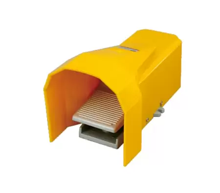 F522C-08L 5/2, 1/4G Пневмопедаль, с крышкой и замком F522C-08L 5/2, 1/4G Пневмопедаль, с крышкой и замком