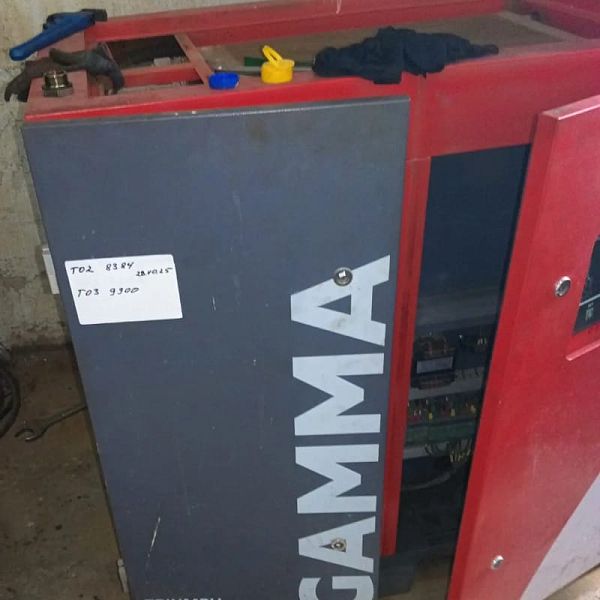 Плановое ТО компрессора Triumph  GAMMA 20/10 в производственном цехе